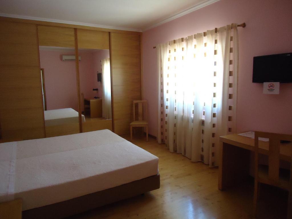 Hotel Encostas De Nantes Chaves Rum bild